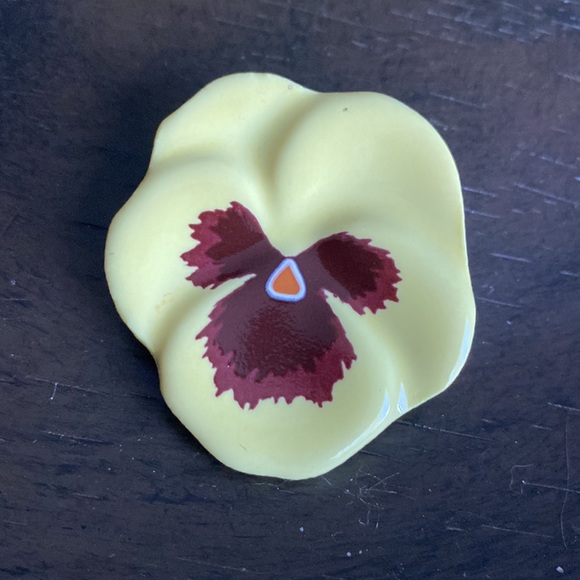 Avon Yellow Ceramic Pansy - Picture 3 of 3